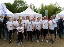 Gruppenfoto aller Stadtwerke Teams beim Firmenlauf Altmark 2023