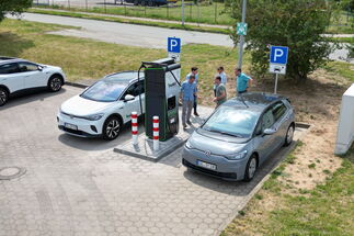 Einweihung der Ladesäule an der Raiffeisen Tankstelle Tangermünde