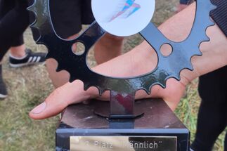 Pokal zum 3. Platz in der Männerstaffel